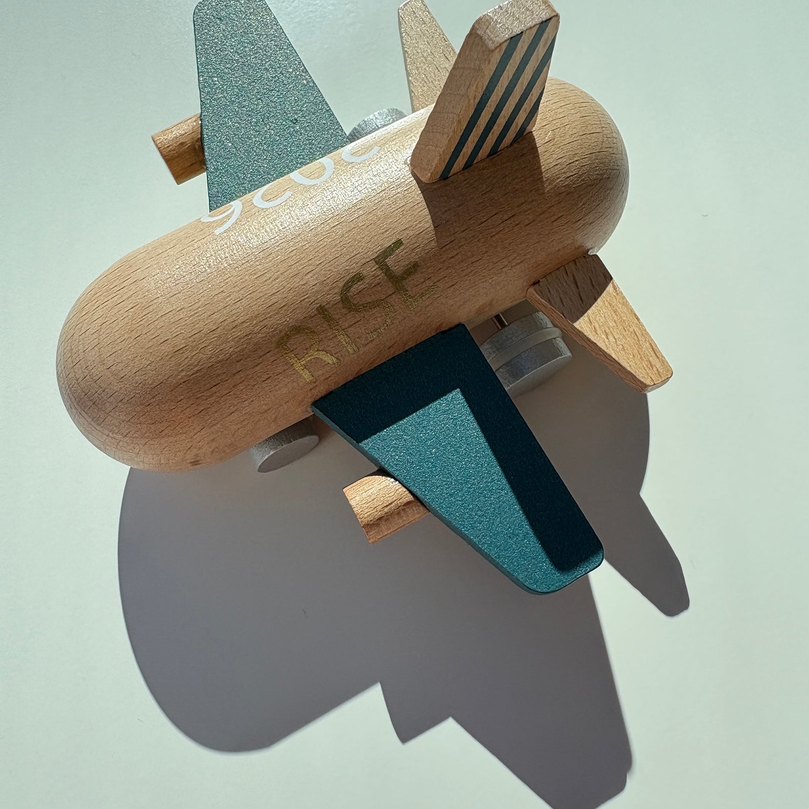 kikobait キコブーン　新品未使用 kiko+】2026 mini jet｜出産祝いに人気！年号入り飛行機