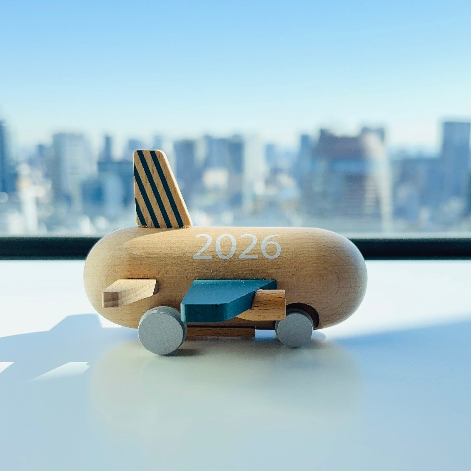 kiko+】2026 mini jet｜出産祝いに人気！年号入り飛行機